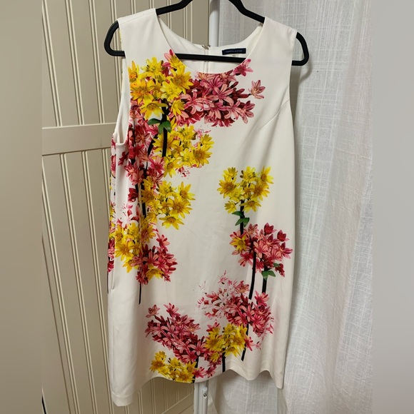 Tommy Hilfiger Floral Sheath Dress with Pockets - Picture 2 of 7